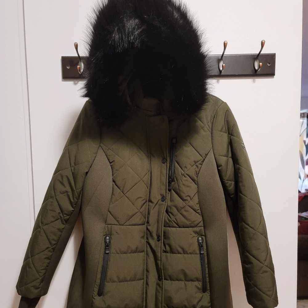 Muchael Kors coat, Olive Green, EXCELLENT CONDITION! Size Large.